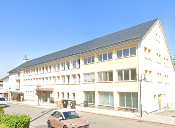 Außenansicht des Gebäudes und Standorts von PflegeWIR in Neuhaus am Rennweg